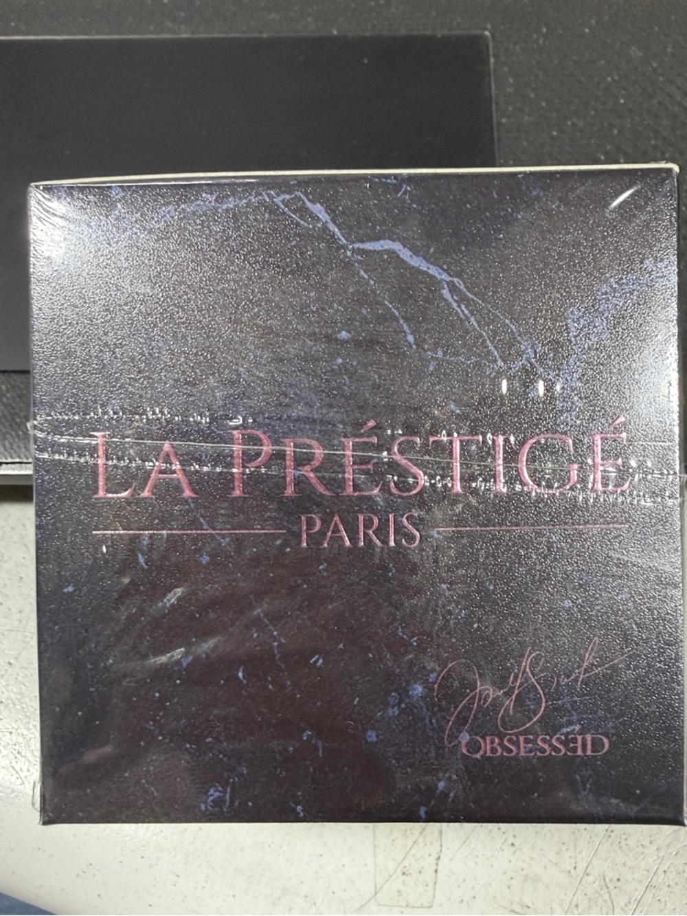La Préstigé Paris Obsessed Setting Powder - Dark Marble Compact
